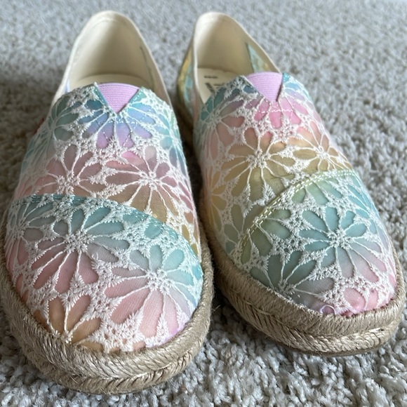NWOT TOMS Alpargata Rope 2.0 Ombre Floral Lace Espadrille Slip On - Picture 3 of 11